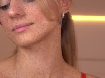girl
        artease cam image #6186510