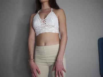 girl
        arielday cam image #3062128