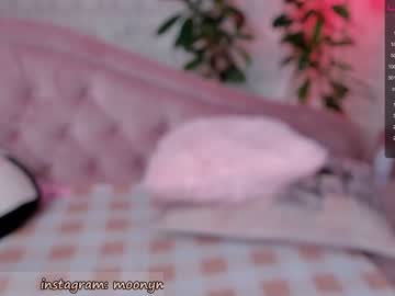 girl
        lika_moon cam image #1154591