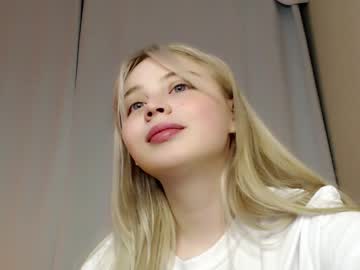 girl
        shy_blondiee cam image #830742