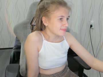 girl
        kylie_mine cam image #61268
