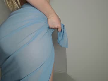 girl
        sweat_mia cam image #397856