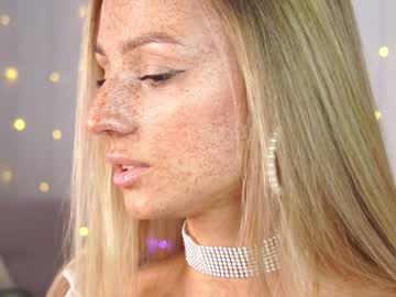 girl
        artease cam image #2667313