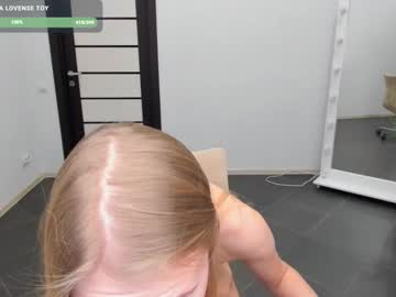girl
        phoebepaw cam image #5469241