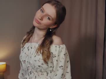 girl
        rowenacroyle cam image #6109974