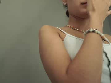 girl
        tessarosse_ cam image #2047865