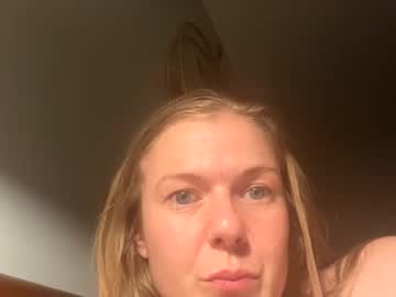 girl
        biigbb cam image #240380