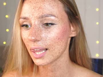 girl
        artease cam image #2681779