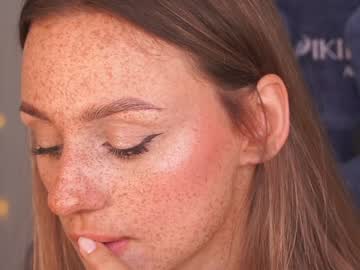 girl
        artease cam image #1970628