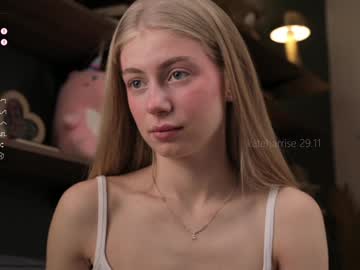 girl
        kateharrise cam image #5582677