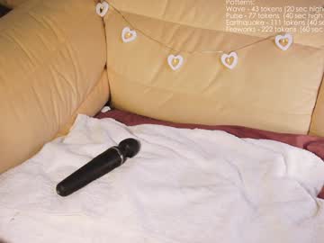 girl
        kittywannawin cam image #4911096