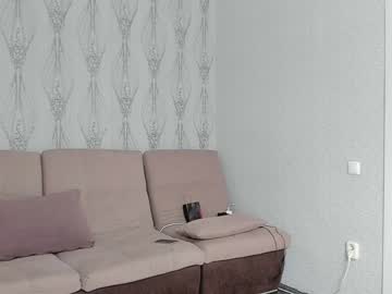 couple
        mistress_angie_ cam image #77895