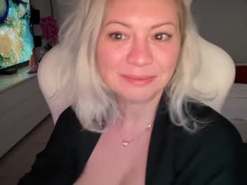 girl
        kiradivine cam image #6567411