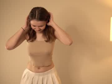 girl
        winniewest_ cam image #1423774