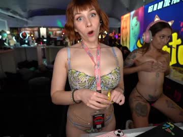 girl
        vivid_whit cam image #6040548