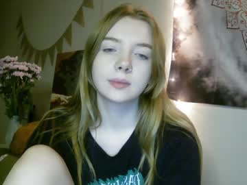 girl
        lillygoodgirll cam image #2483026