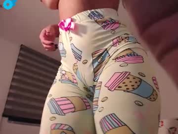 girl
        katy_18_pocahontas cam image #5185323