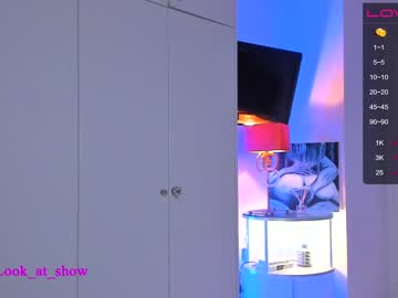 girl
        look_at_show cam image #1706339