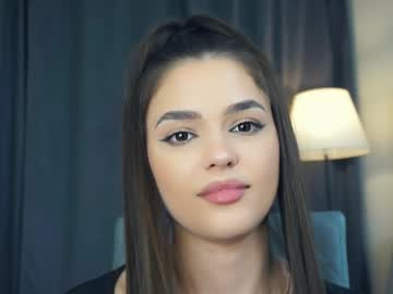 girl
        zarabeamer cam image #6800147