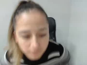 girl
        chloya_tqo cam image #381096