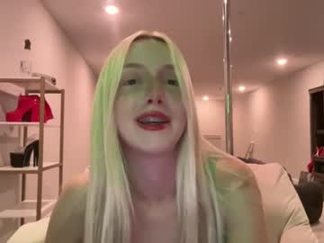 girl
        riababe cam image #2550462