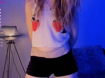 girl
        joannsbailey cam image #930382