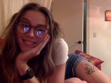 girl
        orangefawn cam image #3993406