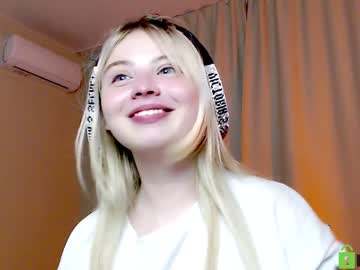 girl
        shy_blondiee cam image #817666