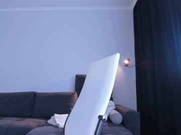 girl
        meowlina cam image #459412
