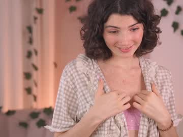 girl
        you_fell_in_love cam image #5569047