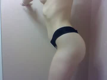 girl
        dreamlilys cam image #4130509