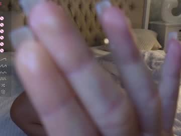 girl
        beverly_hillls cam image #5037527