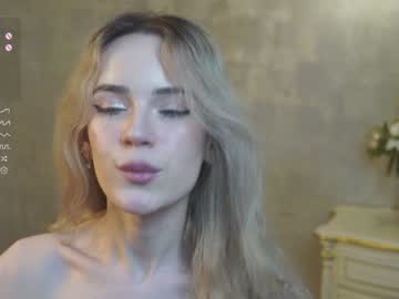 girl
        courtneyabigail cam image #3877423