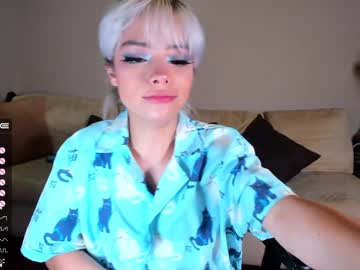 girl
        maryberrygh_ cam image #700539