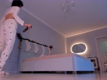 girl
        aerri_lee cam image #432457