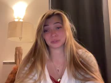 girl
        clairethompsonn cam image #6167764