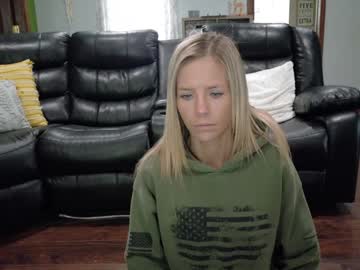 girl
        armyvet1991 cam image #6683165