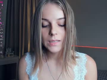 girl
        erline_may cam image #3995982