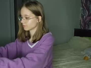 girl
        lowress cam image #6287545