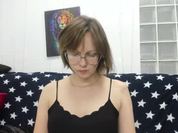 girl
        bright_lucy cam image #5078822