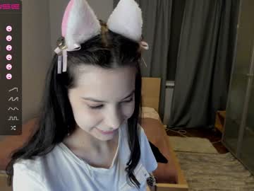 girl
        cherry_tery cam image #1543778