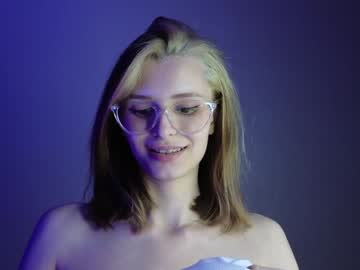girl
        elsa_limerence cam image #4817739