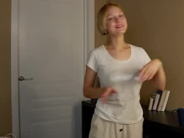girl
        sheenagambell cam image #6896835
