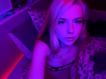 girl
        shiestykat999 cam image #4461443