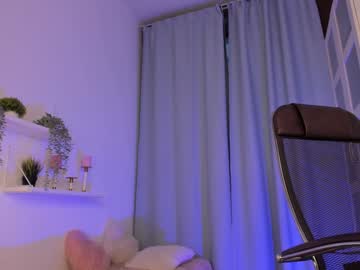 couple
        alice_leey cam image #4915384