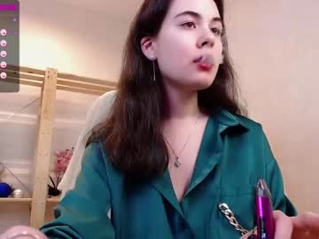 girl
        mila_kimm cam image #790821