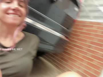 girl
        vanandjuani cam image #6639359