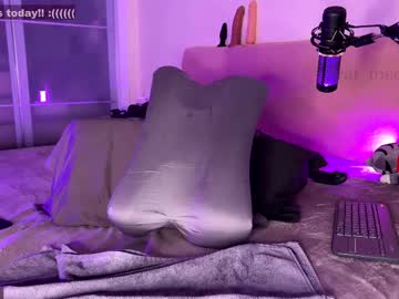 couple
        mirai_meow cam image #6662096