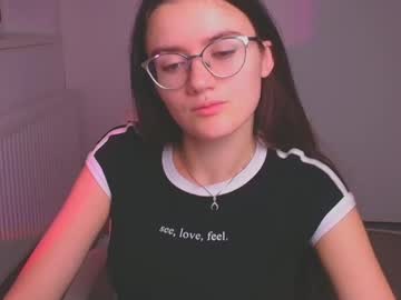 girl
        ketrin_pirsss cam image #5352451