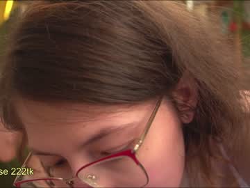 girl
        pure_purrr cam image #4101353